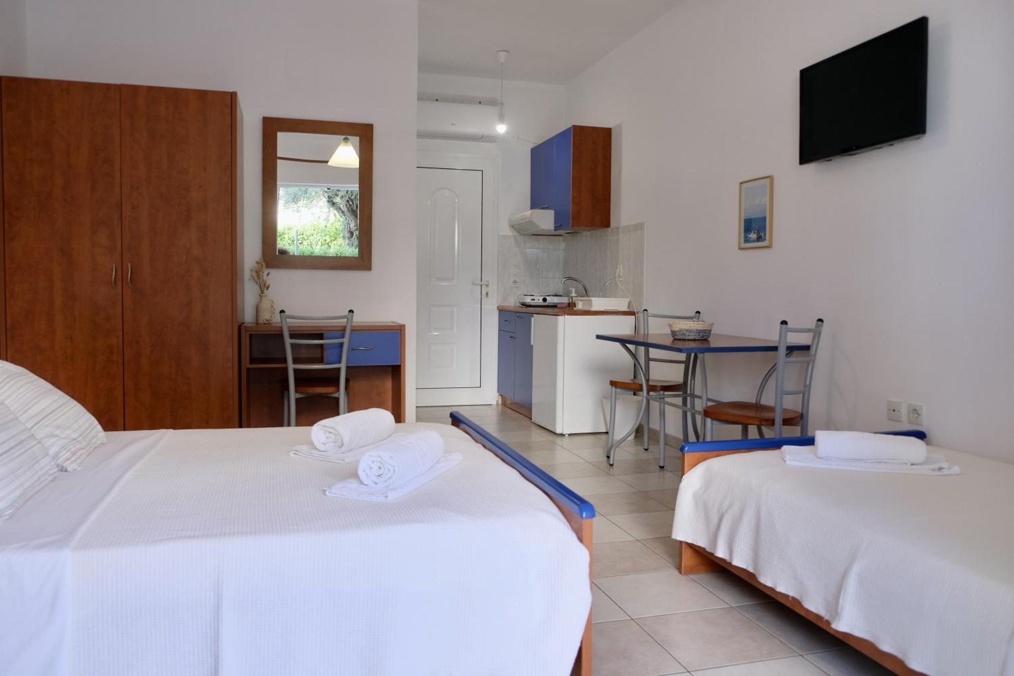 Lappas Rooms Rovies Bagian luar foto