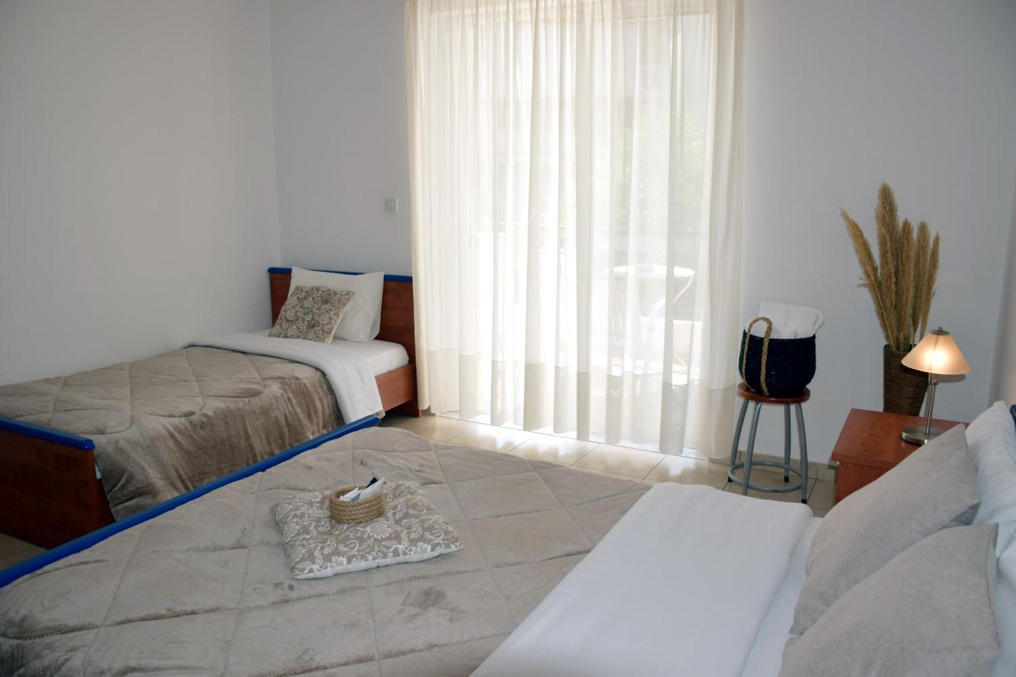 Lappas Rooms Rovies Bagian luar foto
