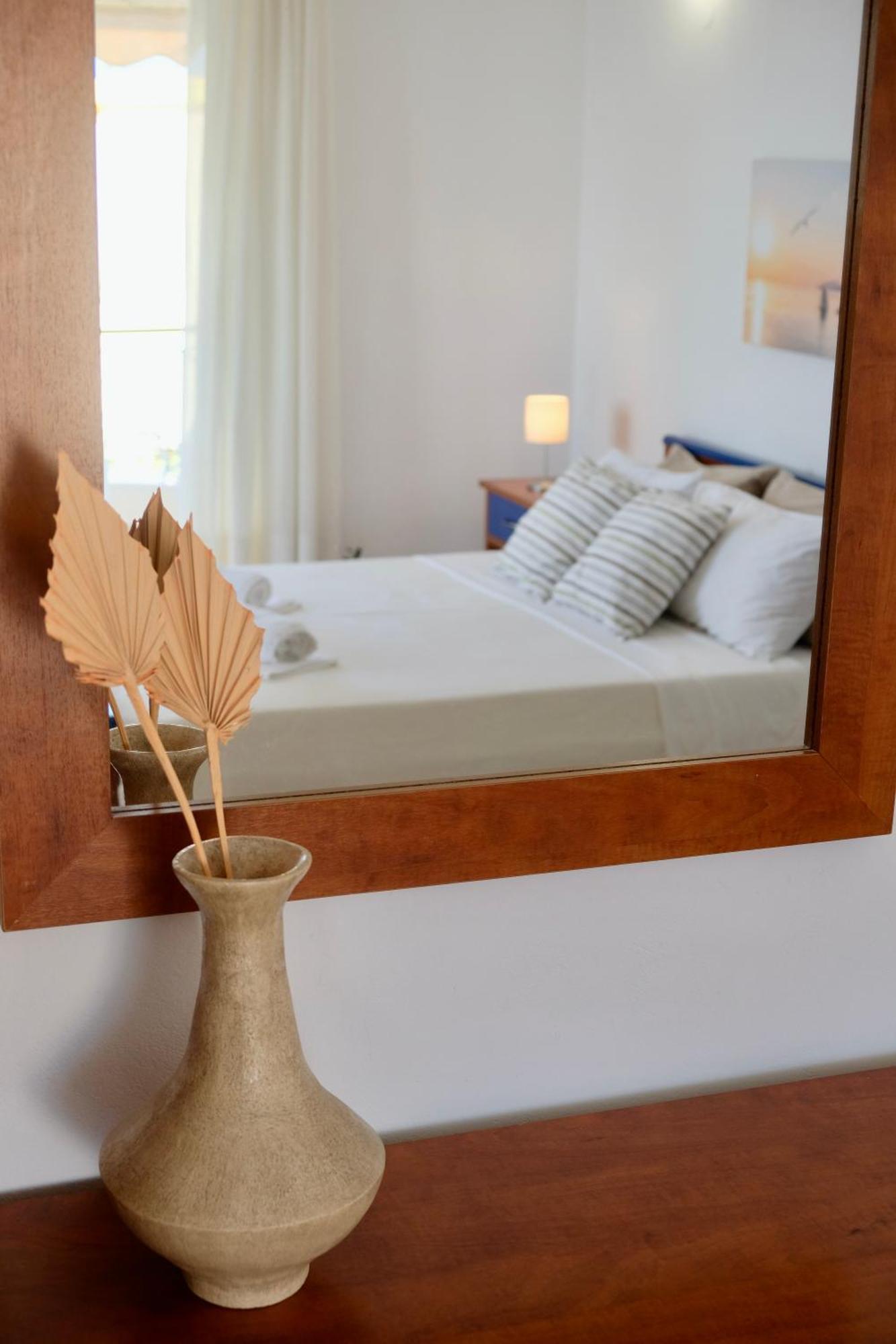 Lappas Rooms Rovies Bagian luar foto