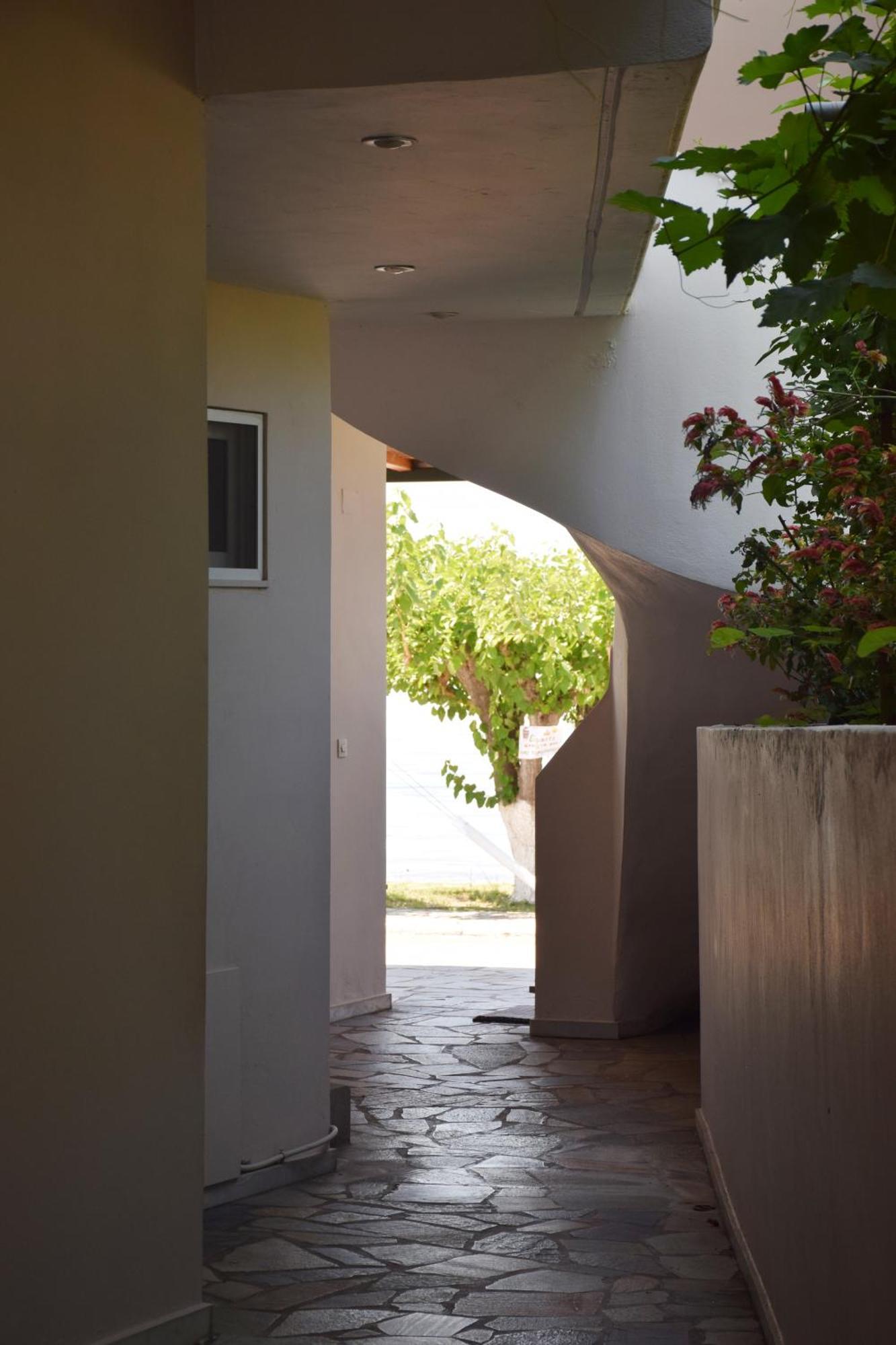 Lappas Rooms Rovies Bagian luar foto