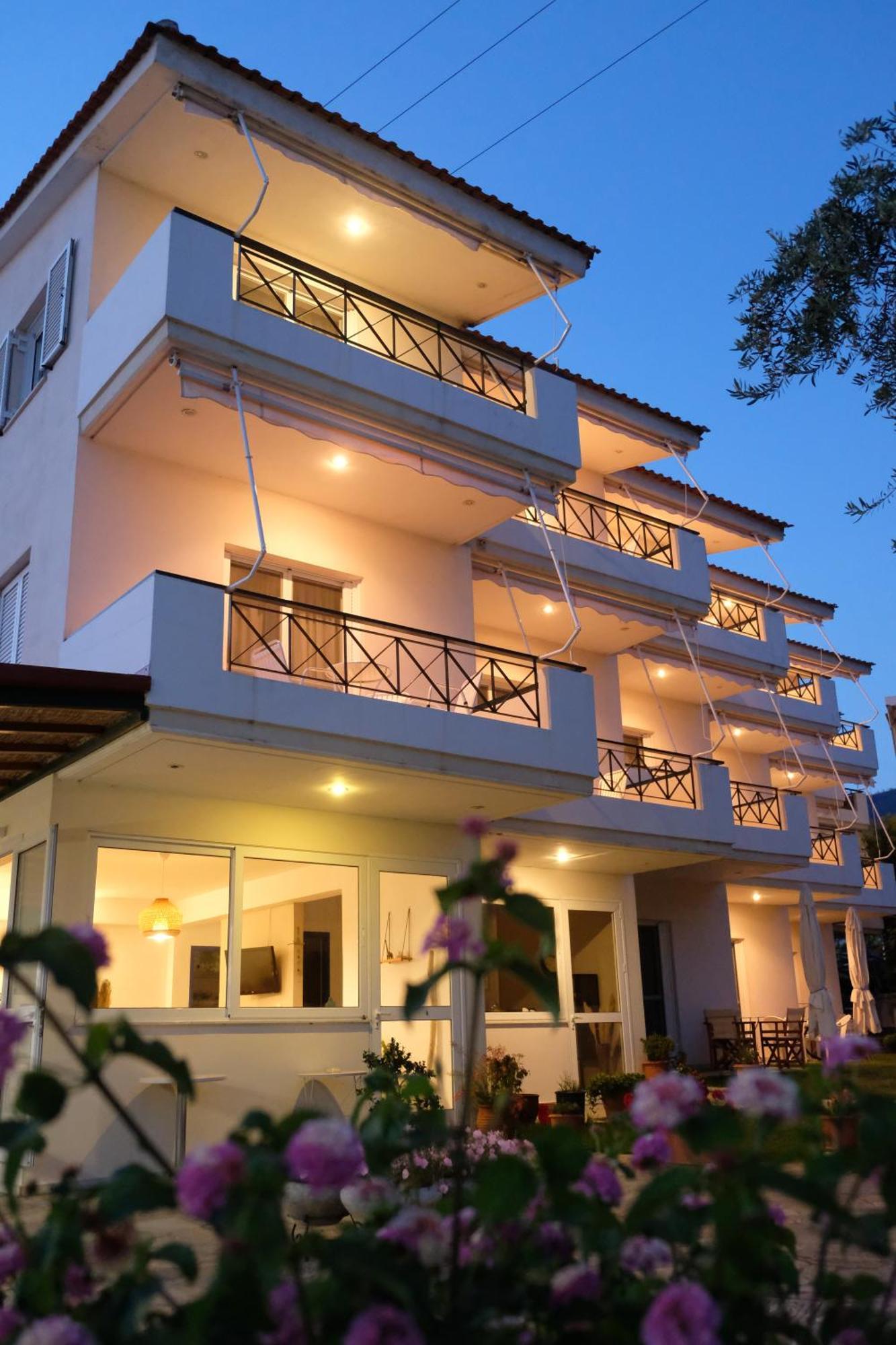 Lappas Rooms Rovies Bagian luar foto